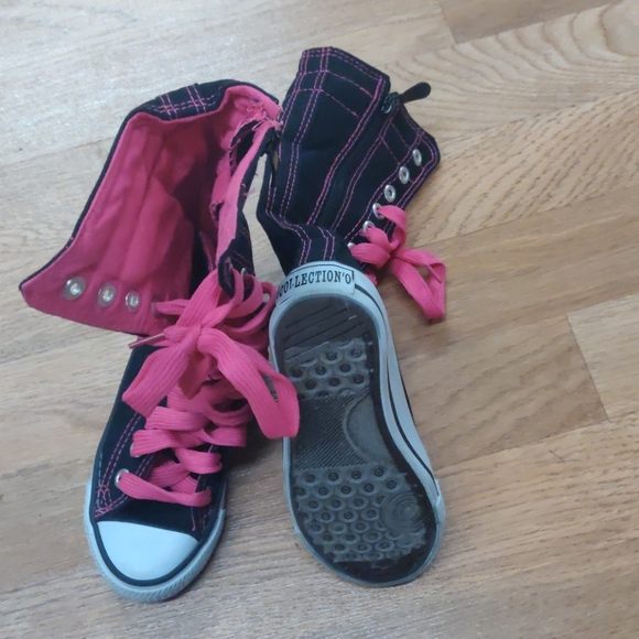 Cute little girls tie ups - Picture 3 of 4